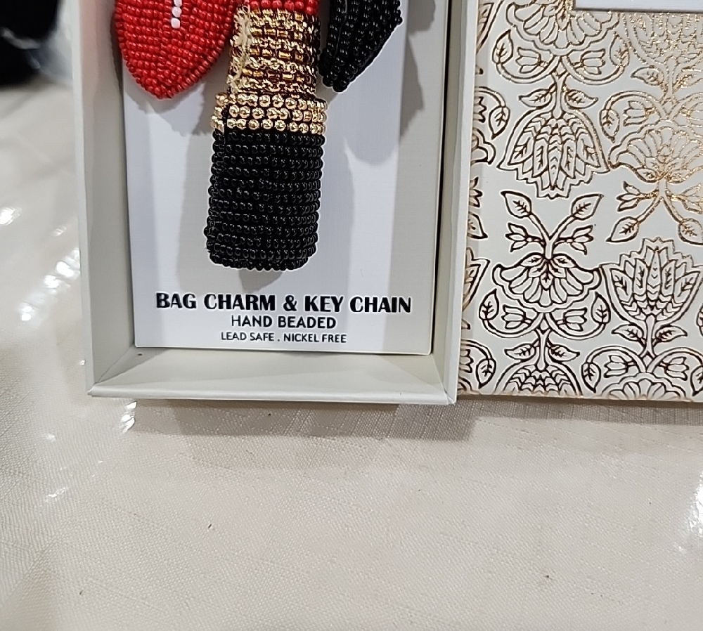 ❤️▪️Haute Hippie▪️Red and Black Hand Beaded Beauty Keychain & Bag Charm - Picture 3 of 5